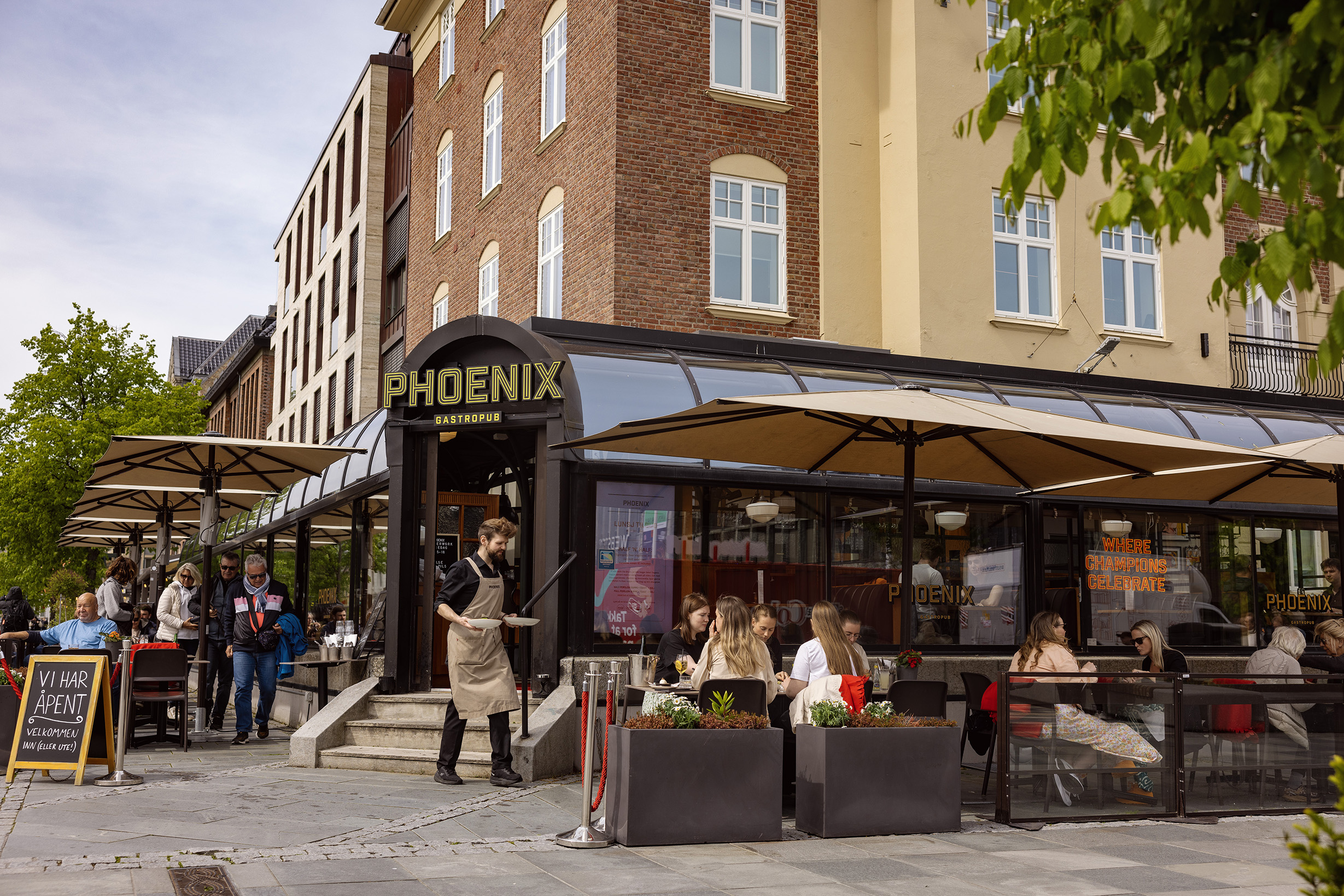 Phoenix Gastropub, with outdoor service in the centre of Trondheim, Norway.