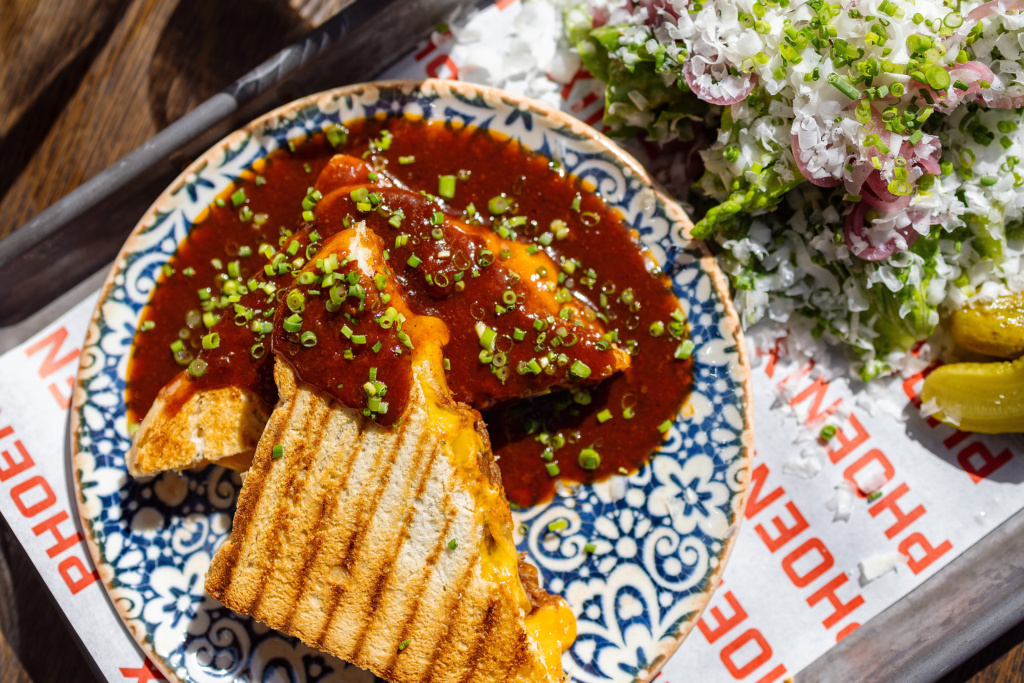 Phoenix's ostesmørbrød - a pulled brisket grilled cheese, with lavish serving of sauce and a delicious side salad